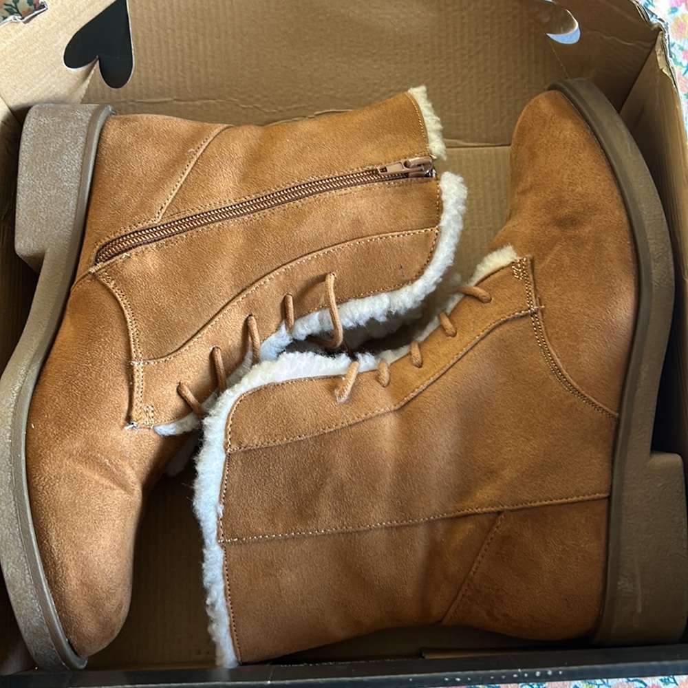 American Eagle Sherpa lined boot - Picture 6 of 6
